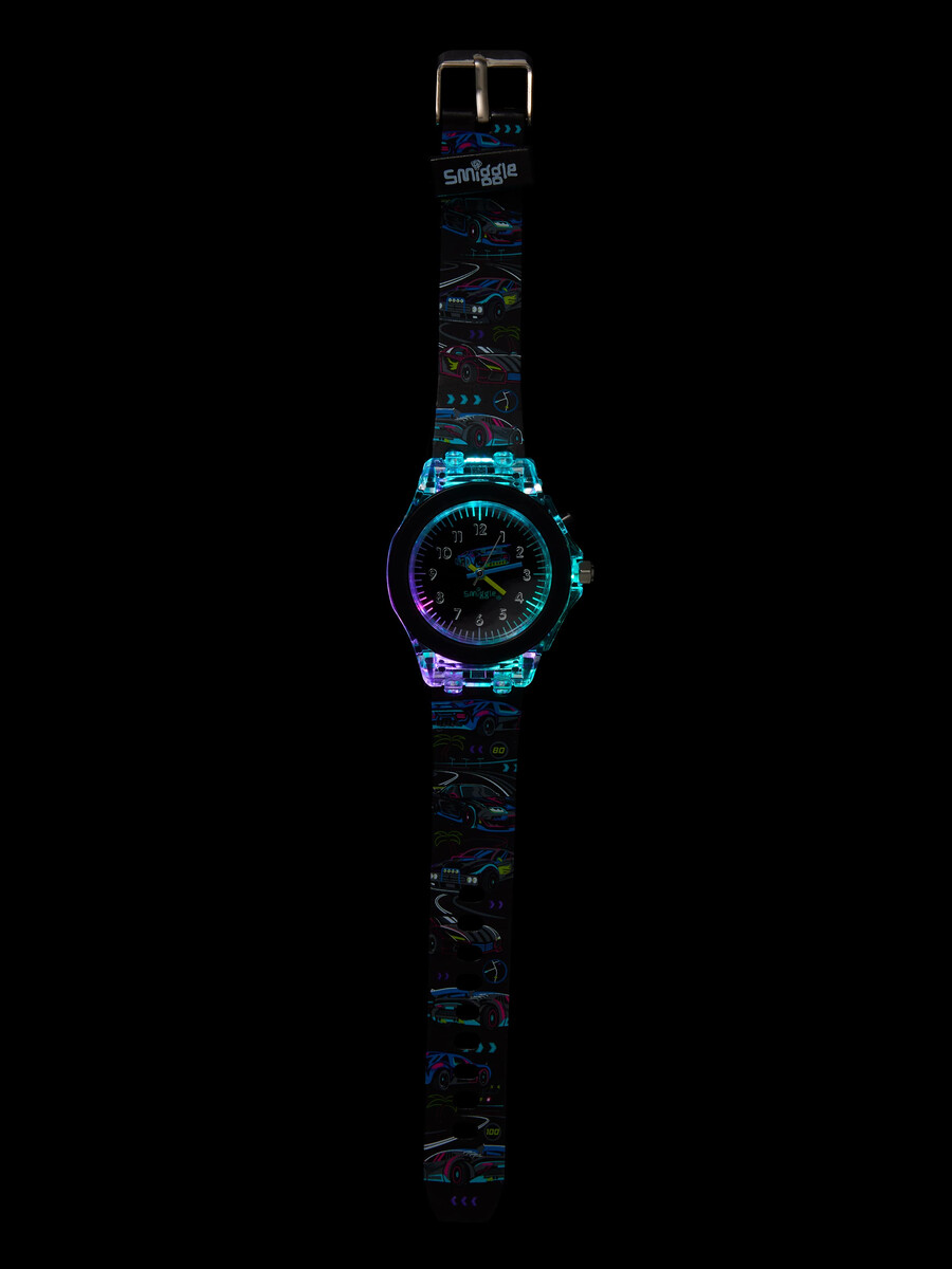 leuchtende uhr mit hellen augen